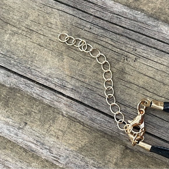 LAST ONE - Cross Layered CHOKER NECKLACE with Gift Bag - Picture 4 of 7